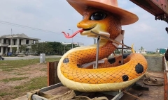 Cận cảnh linh vật rắn 