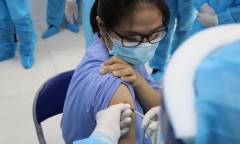 Gần 93% người trên 18 tuổi bao phủ đủ liều cơ bản vaccine phòng COVID-19