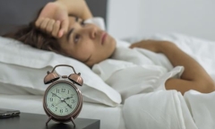 Cần tránh những việc gì để duy trì giấc ngủ ngon hậu COVID-19?