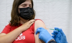 Giám đốc BioNTech:  Vaccine Pfizer hiệu quả với biến thể Delta, mũi thứ 3 tạo 