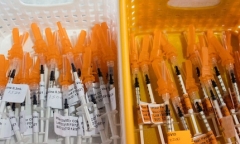 CDC Mỹ khuyến khích trẻ trên 12 tuổi tiêm mũi vaccine tăng cường