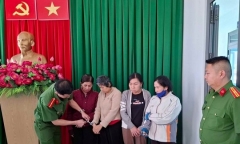 Tin tức thời sự 24h: Hành động đẹp của người phụ nữ thu mua ve chai