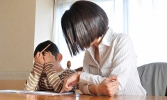 Cưỡng ép con học tập quá sức có thể bị phạt tới 10 triệu đồng