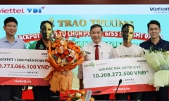 Trúng Vietlott gần 37 tỷ đồng, người đàn ông báo tin làm cả nhà thức trắng đêm vì vui
