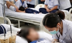 Đà Nẵng: 13 học sinh đau bụng, nôn mửa sau khi uống trà sữa gần trường học
