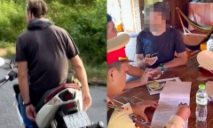 Clip: Nam du khách đi xe máy không mũ bảo hiểm, buông 2 tay 