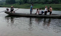 Tìm thấy thi thể 2 nữ sinh lớp 7 đuối nước khi tắm trên sông Gianh