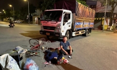 Xe tải va chạm xe đạp, cụ bà 80 tuổi tử vong