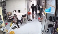 Vụ clip người vợ bị chồng đánh gục khi đang nấu ăn ở Cà Mau: Hé lộ nguyên nhân