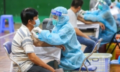 TP.HCM: Người dân không tiêm vaccine ngừa COVID-19 mũi 3,4 phải ký cam kết