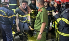Hà Nội: Nhà 5 tầng bốc cháy trong đêm, cảnh sát giải cứu 4 người mắc kẹt