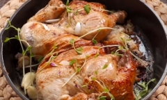 Mẹo làm gà nướng nguyên con đơn giản tại nhà