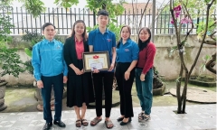 Nam sinh lớp 10 đến ngân hàng trả lại 400 triệu do người khác chuyển nhầm