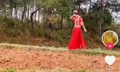 Cô dâu vừa khóc vừa một mình đi bộ đến nhà trai, dân tình xót xa khi biết nguyên nhân