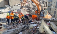 Hậu thảm kịch động đất, nhiều gia đình Thổ Nhĩ Kỳ trú ẩn trên tàu