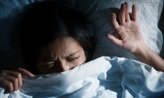 Con gái liên tục gặp ác mộng, gia đình lo lắng rồi căm phẫn tột độ khi biết nguyên nhân