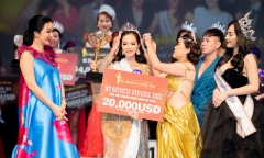 Trần Thị Ngọc Hoan đăng quang Hoa hậu Doanh nhân Hoàn vũ 2022