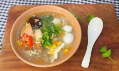 Bổ sung dinh dưỡng cho cả gia đình bằng món súp cua đơn giản ngay tại nhà