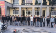 Mâu thuẫn trên facebook, nhóm thanh niên mang hung khí đi tìm 