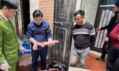 Hà Nội: Liên tiếp phát hiện, thu giữ hơn 2 tấn thực phẩm 