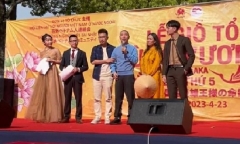 Xúc động trước lời NSND Công Lý phát biểu trước khán giả Nhật