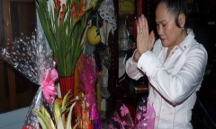 Sự thật về “nhân vật bí hiểm” rũ bỏ gia đình theo “thánh sống