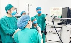 Bé trai 7 tuổi nguy kịch vì nuốt vỏ bút bi