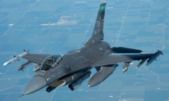 Mỹ điều tiêm kích F-16 đánh chặn máy bay lạ trên bầu trời Washington DC