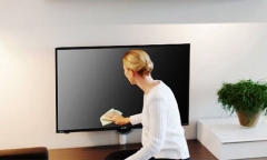 Cách vệ sinh màn hình tivi sạch bong như mới
