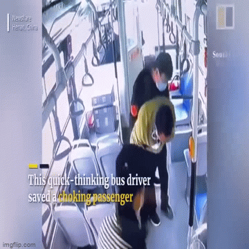 Video: Tài xế xe buýt nhanh trí cứu hành khách bị nghẹn thoát chết trong gang tấc