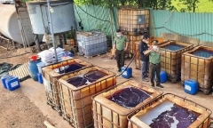 Để xưởng nấu dầu 4.000m2 hoạt động, Bí thư, Chủ tịch xã bị đình chỉ công tác