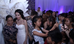Đám cưới Công Vinh - Thủy Tiên chẳng khác gì buổi off fan?