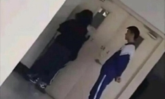 Cha dẫn hai con đi bộ 800 km, đeo balo nặng 5kg để rèn luyện ý chí