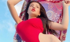 Ngân 98 khoe dáng 