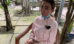 Bắt quả tang cô gái 22 tuổi dùng clip 