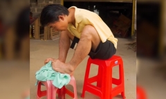 Khâm phục nghị lực sống của chàng trai không tay ở Trung Quốc