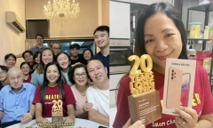 Chia tay sau 20 năm gắn bó, nữ giúp việc được gia đình chủ tặng quà cực đặc biệt