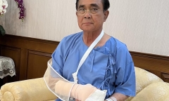 Thủ tướng Thái Lan nhập viện do vết sưng trên bàn tay 