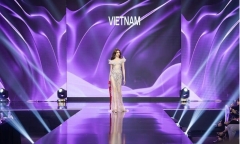Thanh Thanh Huyền liên tục gây tranh cãi khi quấn sash vào tay