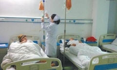 Người đàn ông ngất xỉu, phải nhập viện phẫu thuật do mắc sai lầm quen thuộc khi uống trà sữa