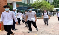 Hai trường đại học lên tiếng trước thông tin đột ngột dừng tuyển sinh vào phút chót 