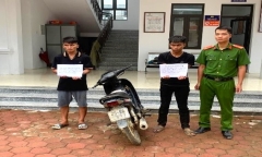 Hà Nội: Vừa lấy trộm xe máy, hai đối tượng gặp ngay tổ tuần tra 