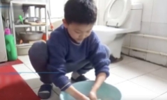 Bé trai mới 10 tuổi đã được bố dạy quản lý tài chính, kết quả gây ngỡ ngàng tột độ