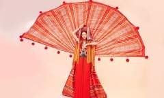 Á hậu Bảo Ngọc nổi bật trong bộ trang phục truyền thống 'Cô em Dao đỏ' tại Miss Intercontinental 2022
