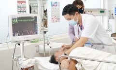 3 người đàn ông nhập viện cấp cứu sau khi ăn nhộng ve sầu