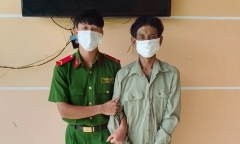 Bắt đối tượng ma mãnh trốn truy nã gần 1 năm trong rừng sâu 