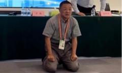 Vị lãnh đạo đứng đầu công ty bất động sản bất ngờ quỳ gối, ai cũng sốc khi biết sự thật phía sau
