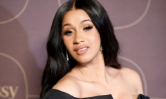 Nữ rapper nổi tiếng từng giành giải Grammy bị kiện vì ném micro vào khán giả