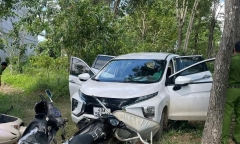 Nam thanh niên nghi tàng trữ ma túy, cố thủ trong ô tô, tông vào xe cảnh sát rồi bỏ chạy