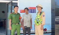 Tin thời sự hôm nay (12/9): Người đàn ông đạp xe vào cao tốc được CSGT giúp đỡ